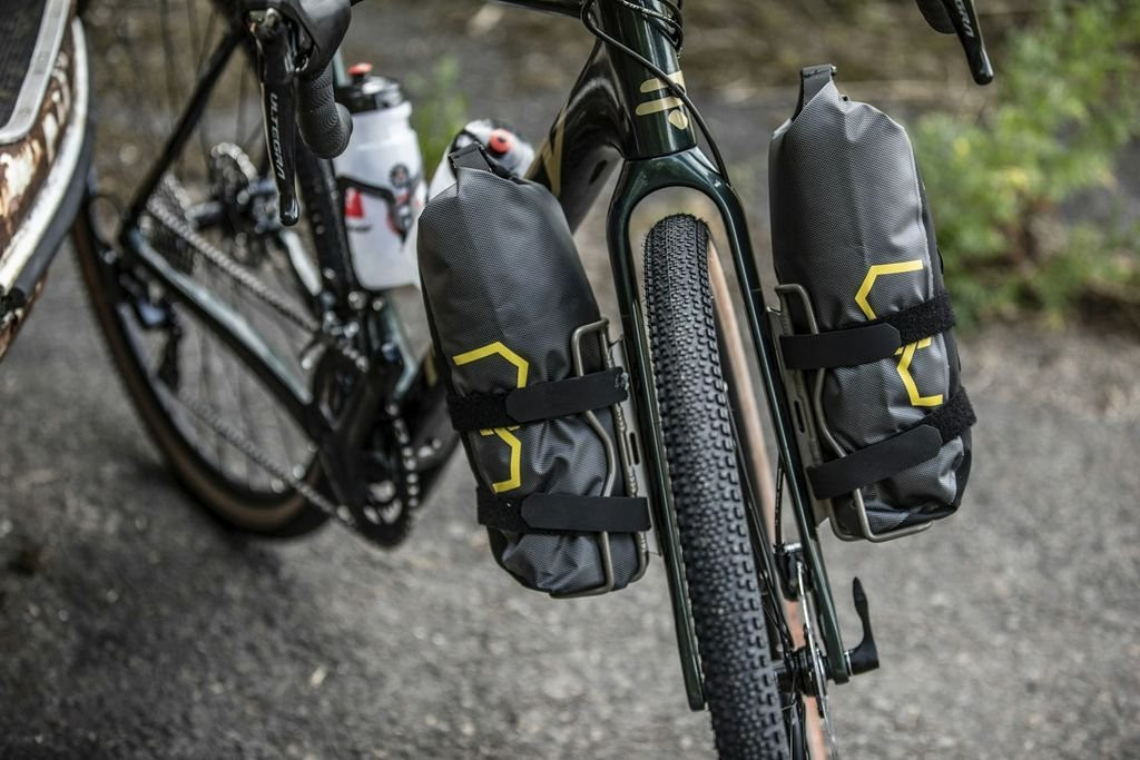 Lightweight, waterproof fork bag Apidura Expedition Cargo Cage Pack - 3 L