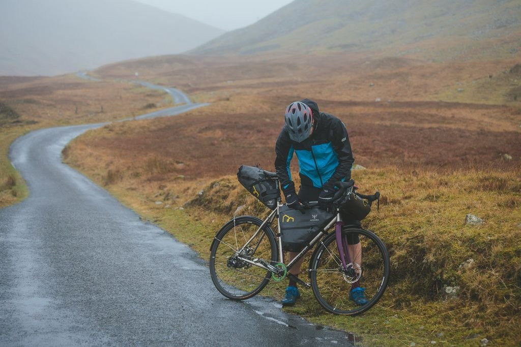 Ultra-light, hard-wearing, waterproof frame bag Apidura Expedition Full Frame Pack