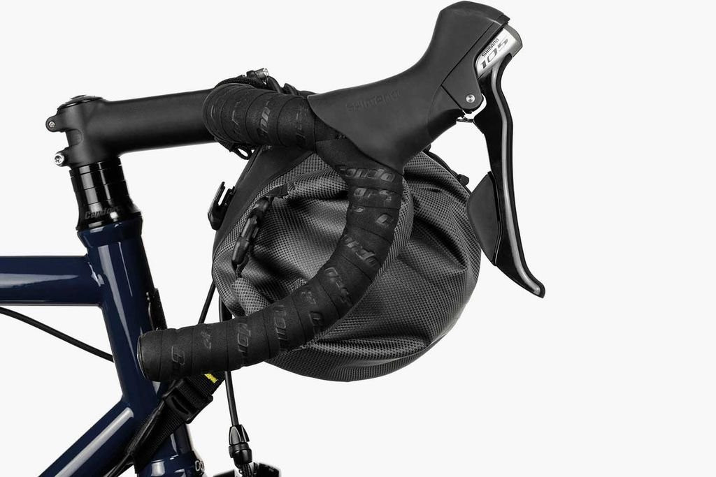 Ultra-light, waterproof handlebar bag Apidura Expedition Handlebar