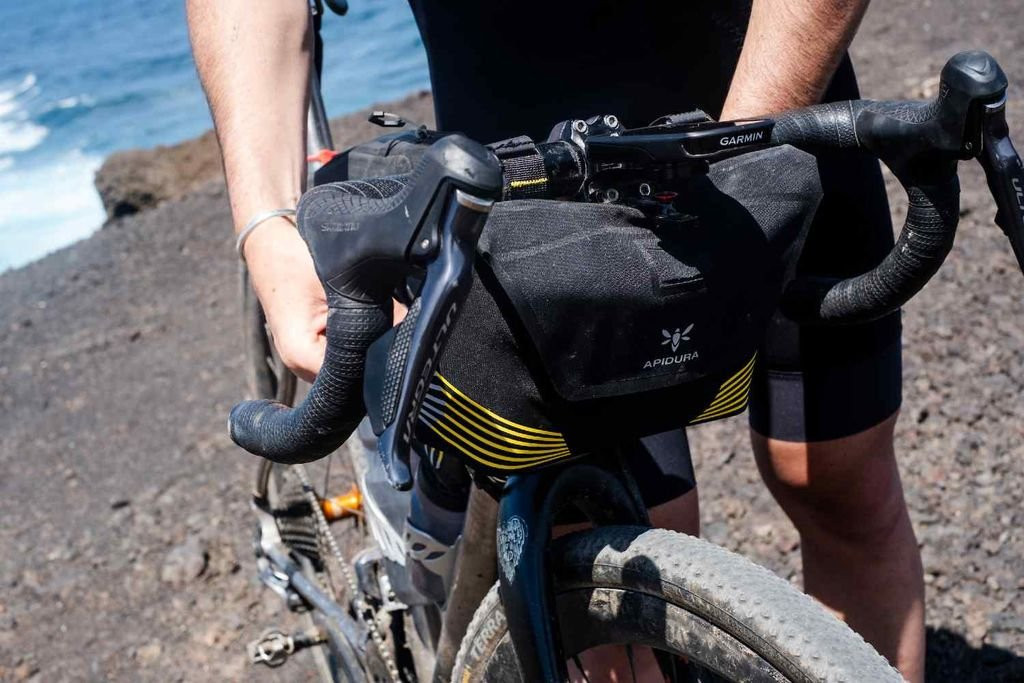 Lightweight, robust and waterproof handlebar bag Apidura Racing Handlebar Pack 2 L