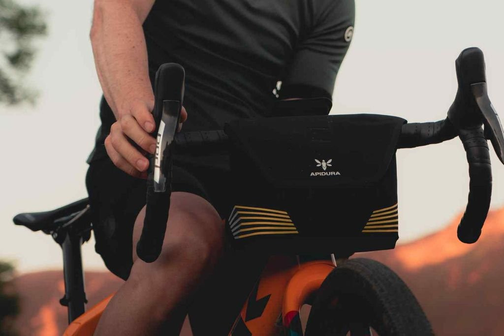 Lightweight, robust and waterproof handlebar bag Apidura Racing Handlebar Pack 2 L