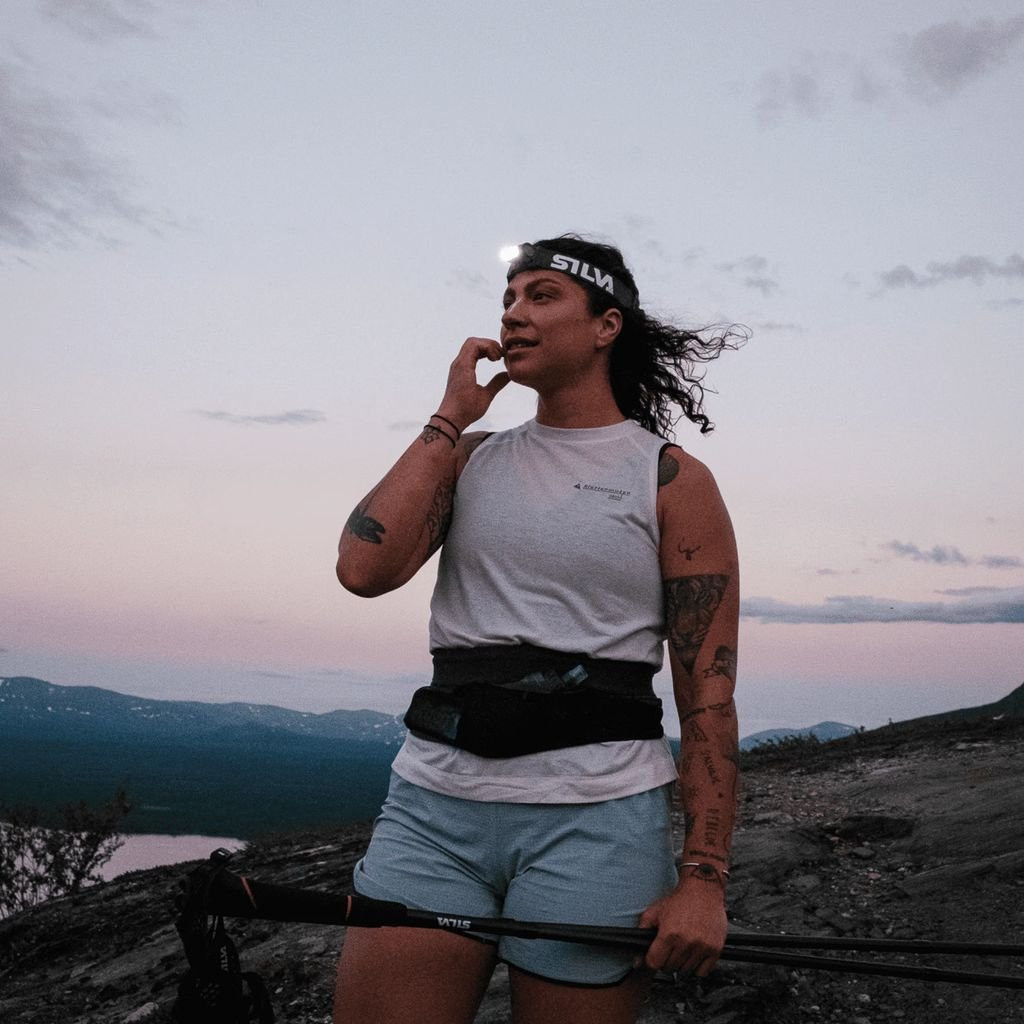 Lightweight, flexible trail belt with pole holder Silva Strive Loop