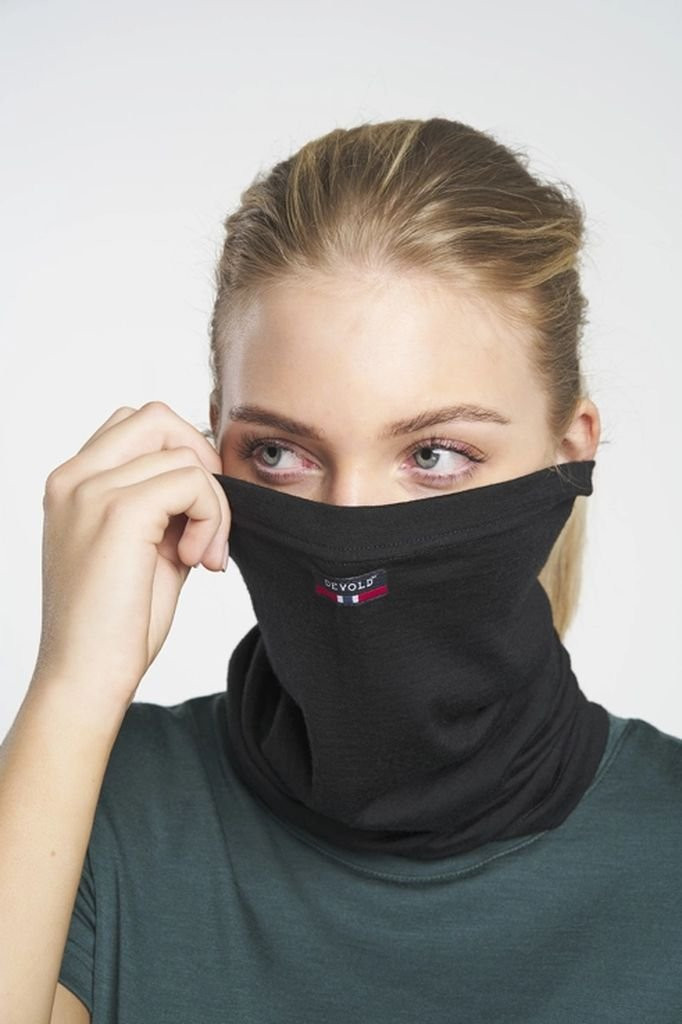 Thin, warm merino wool neck warmer Devold Breeze Merino 150 Headover - Black