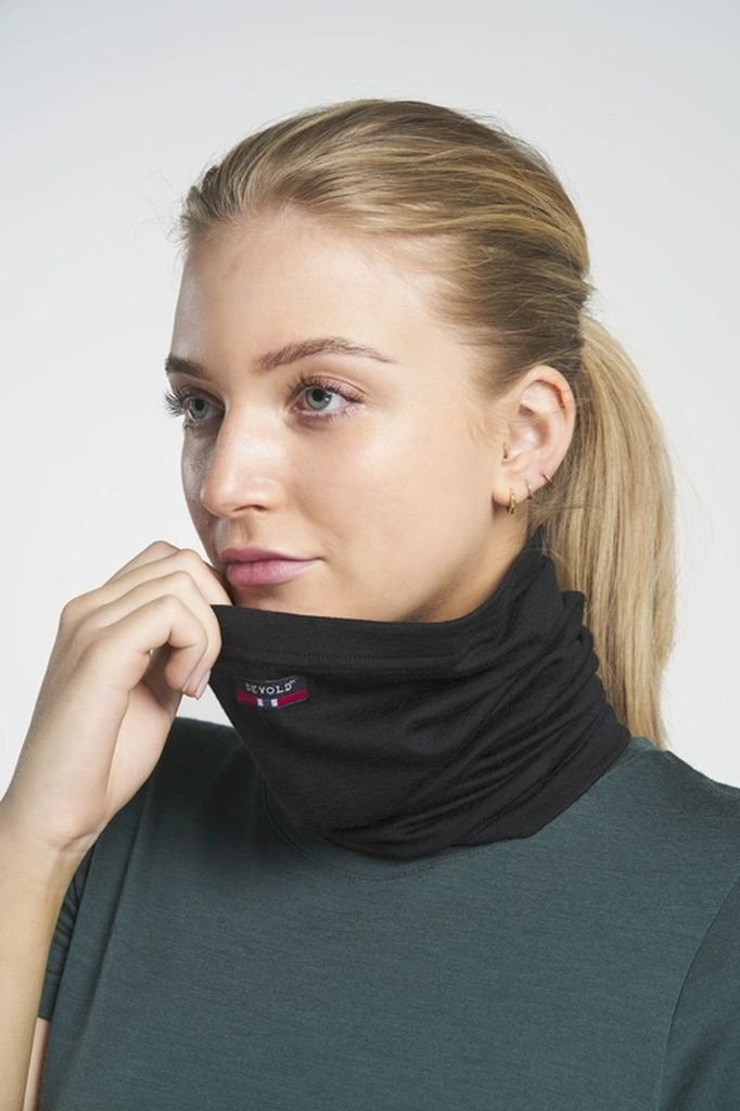 Thin, warm merino wool neck warmer Devold Breeze Merino 150 Headover - Black