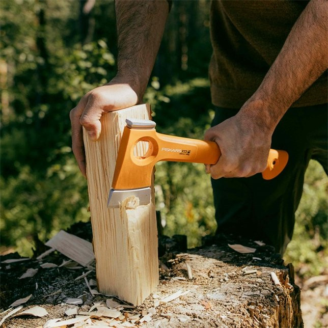 Fiskars Hachette ultralégère de randonnée X13