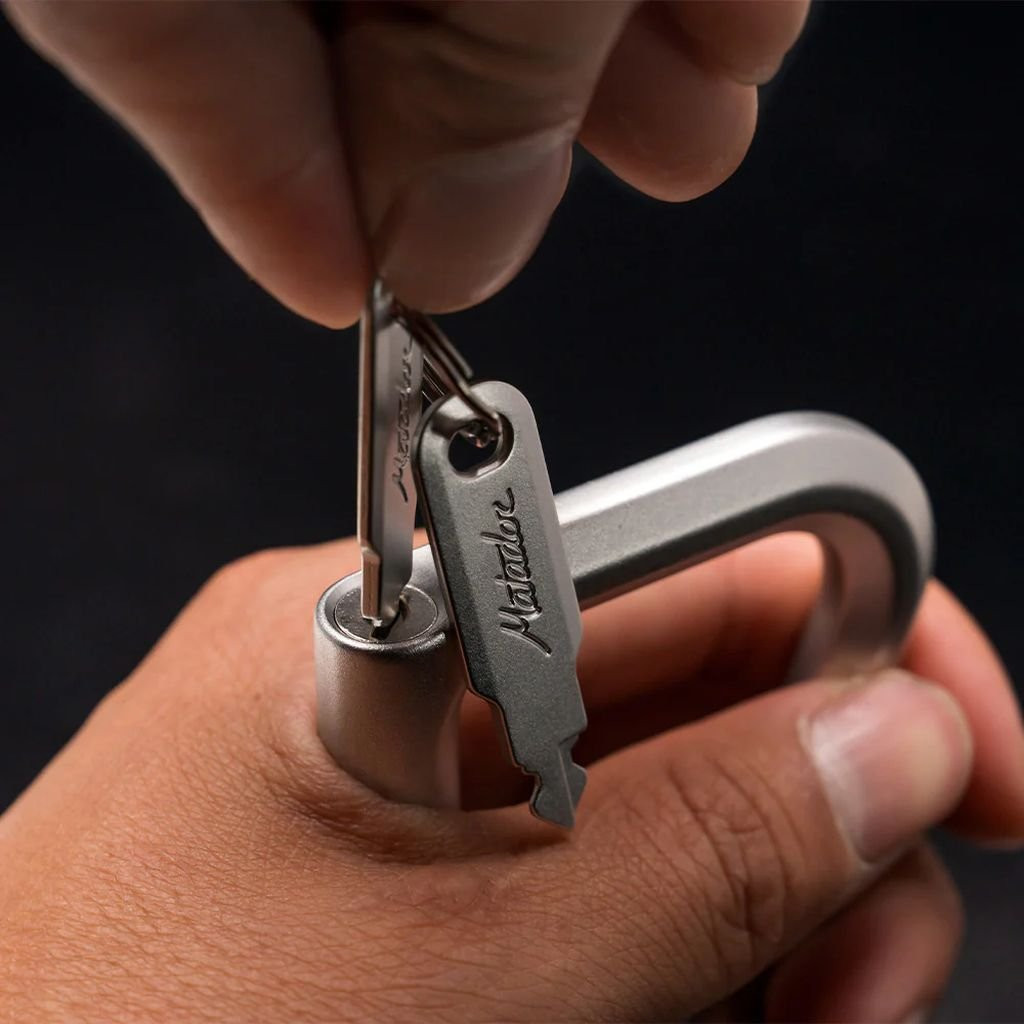 Aluminium carabiner with locking system Matador Betalock