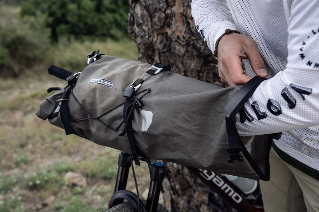Lightweight, waterproof bikepacking handlebar bag Ortlieb Handlebar-Pack Flex - 15 L - Sand