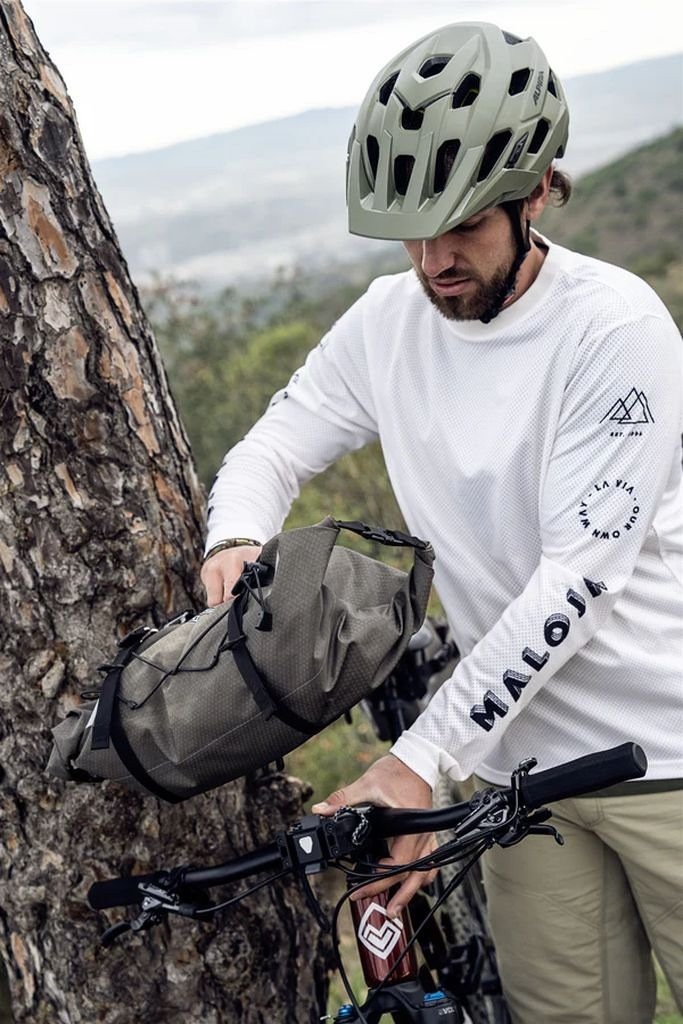 Lightweight, waterproof bikepacking handlebar bag Ortlieb Handlebar-Pack Flex - 15 L - Sand