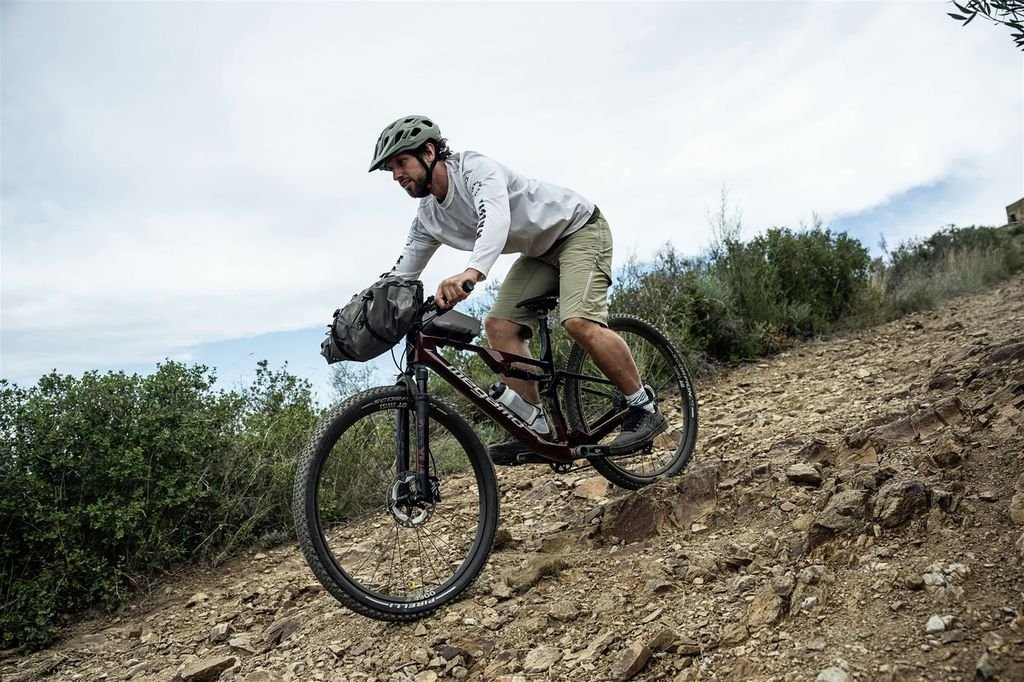 Lightweight, waterproof bikepacking handlebar bag Ortlieb Handlebar-Pack Flex - 15 L - Sand
