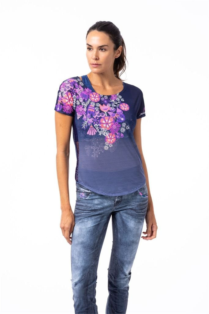Short-sleeved T-shirt made from lightweight, breathable fabric Crazy T-Shirt Slash Woman 