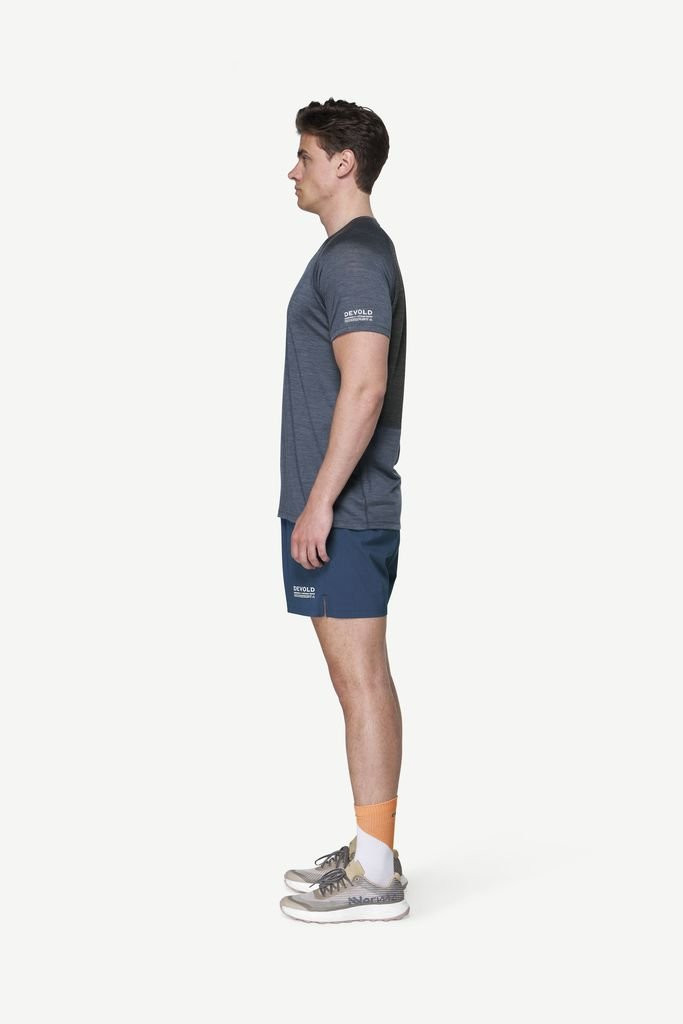 Lightweight short-sleeved T-shirt Devold Endurance Merino 130 T-Shirt Man - Night
