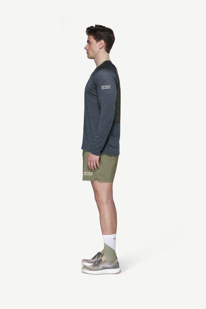 Very lightweight long-sleeved T-shirt  Devold Endurance Merino 130 Shirt Man - Night