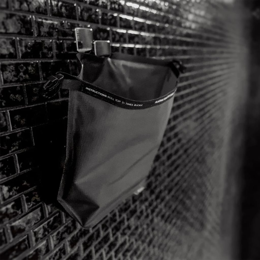 Ultra-light, waterproof toiletry bag Matador Flatpak Waterproof Toiletry Case - Gris foncé/Charcoal