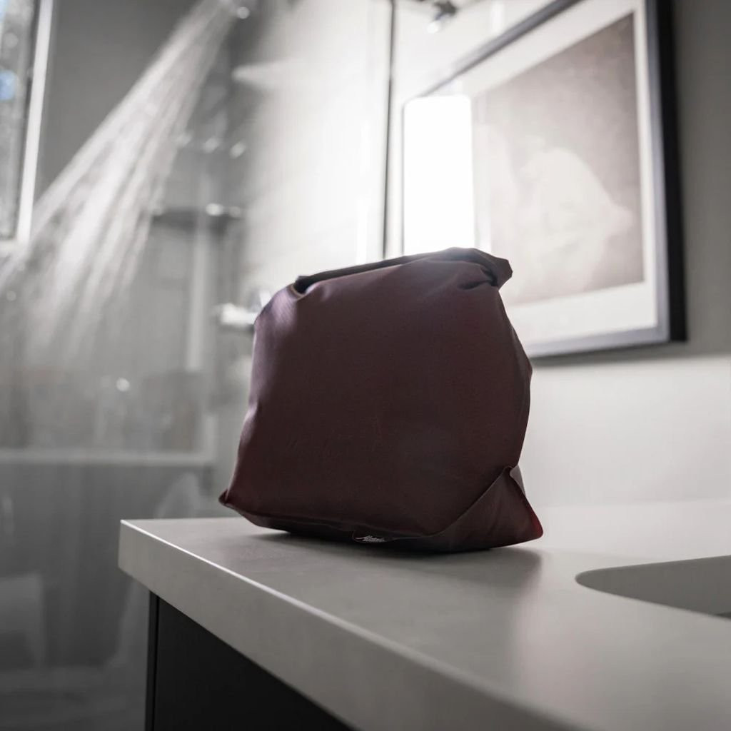 Ultra-light, waterproof toiletry bag Matador Flatpak Waterproof Toiletry Case - Bordeaux/Garnet