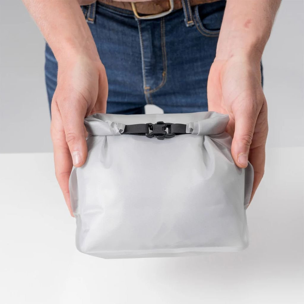 Ultra-light, waterproof toiletry bag Matador Flatpak Waterproof Toiletry Case - Gris clair/White