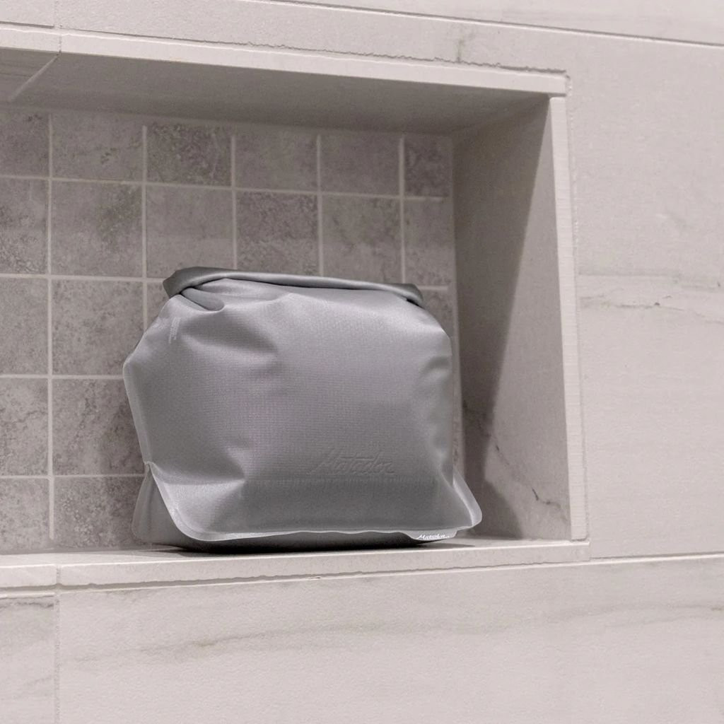 Ultra-light, waterproof toiletry bag Matador Flatpak Waterproof Toiletry Case - Gris clair/White