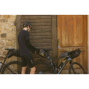 Small bikepacking bag Apidura Expedition Top Tube Bag