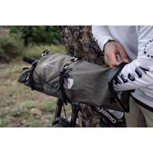 Lightweight, waterproof bikepacking handlebar bag Ortlieb Handlebar-Pack Flex - 15 L - Sand