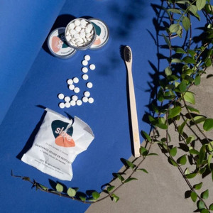 Sloé Toothpaste solid pastilles - Nomad with box - Strawberry