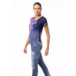 Short-sleeved T-shirt made from lightweight, breathable fabric Crazy T-Shirt Slash Woman 