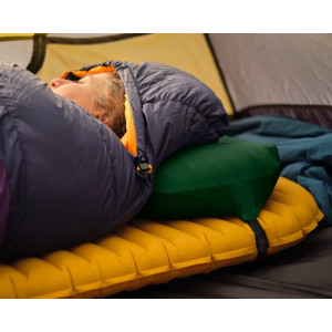 Taie d'oreiller Pillow Strap en utilisation